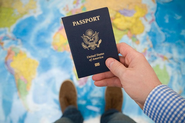 Hộ chiếu còn hiệu lực là giấy tờ không thể thiếu khi làm thủ tục xin cấp thẻ tạm trú 