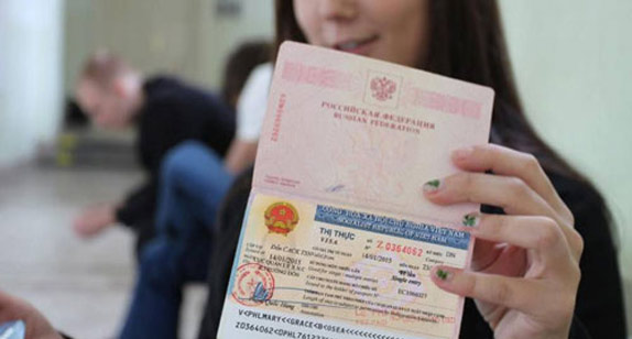 Hướng dẫn chi tiết gia hạn visa du lịch cho người nước ngoài